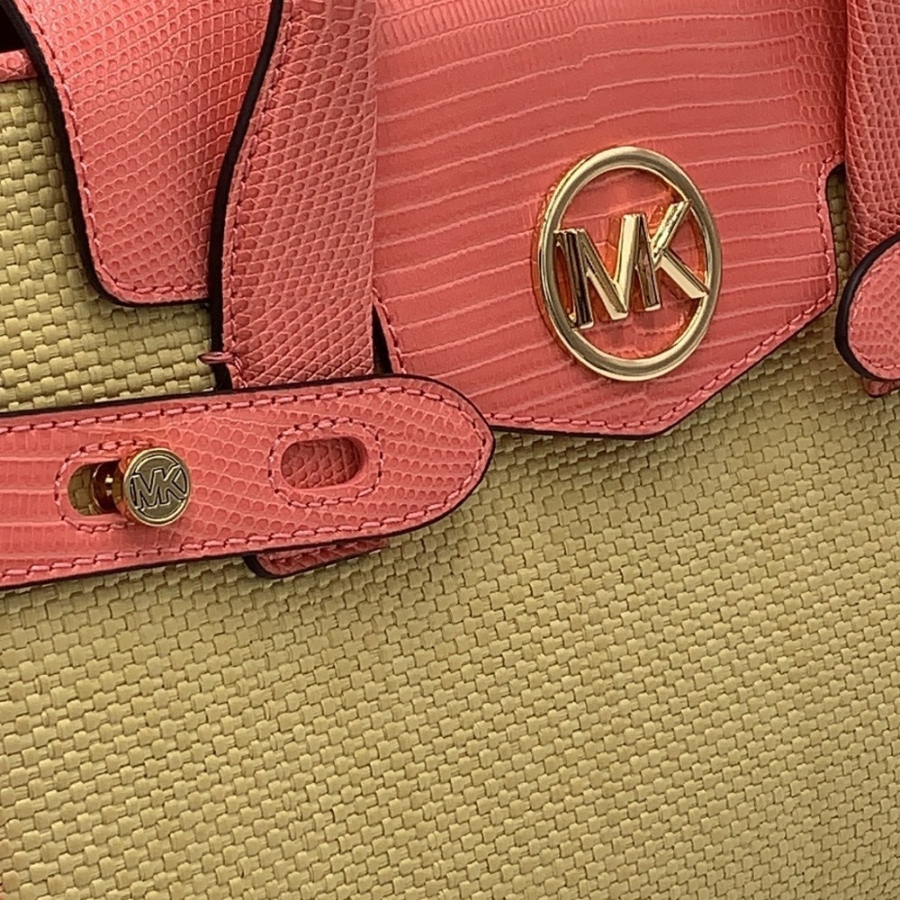MICHAEL KORS CARMEN MEDIUM FLAP MESSENGER SATCHEL GRAPEFRUIT COLOR - Picture 13 of 16